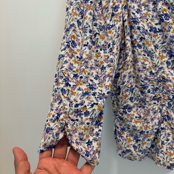 ASTR the Label Button Front Ruched Floral Top SIZE L - Picture 6 of 9